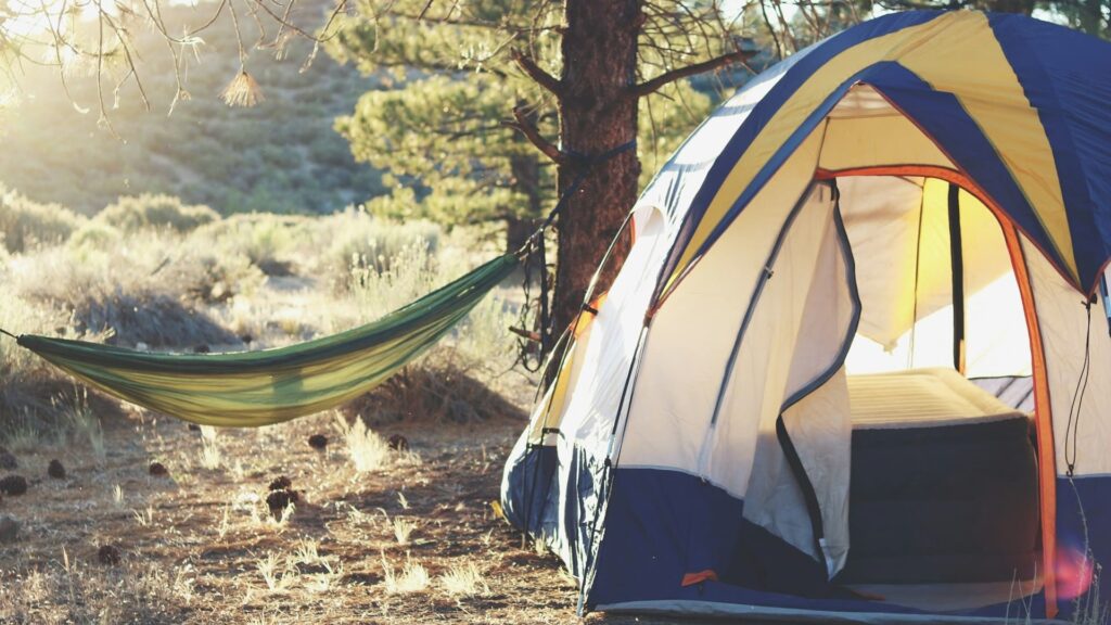 Camping mit Hängematte